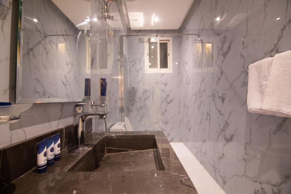 Room image 3